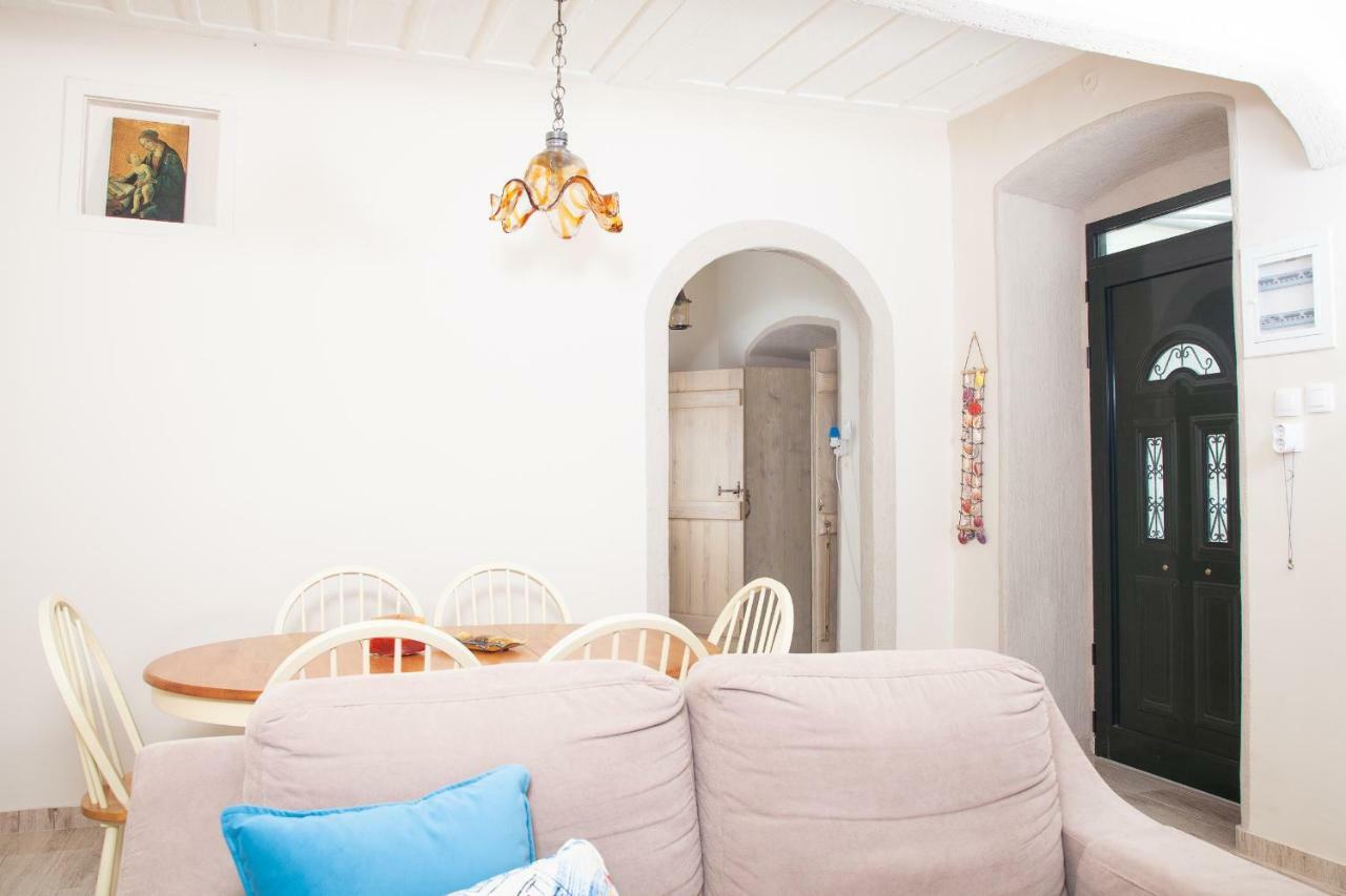 Villa @ Poros Poros Town Buitenkant foto